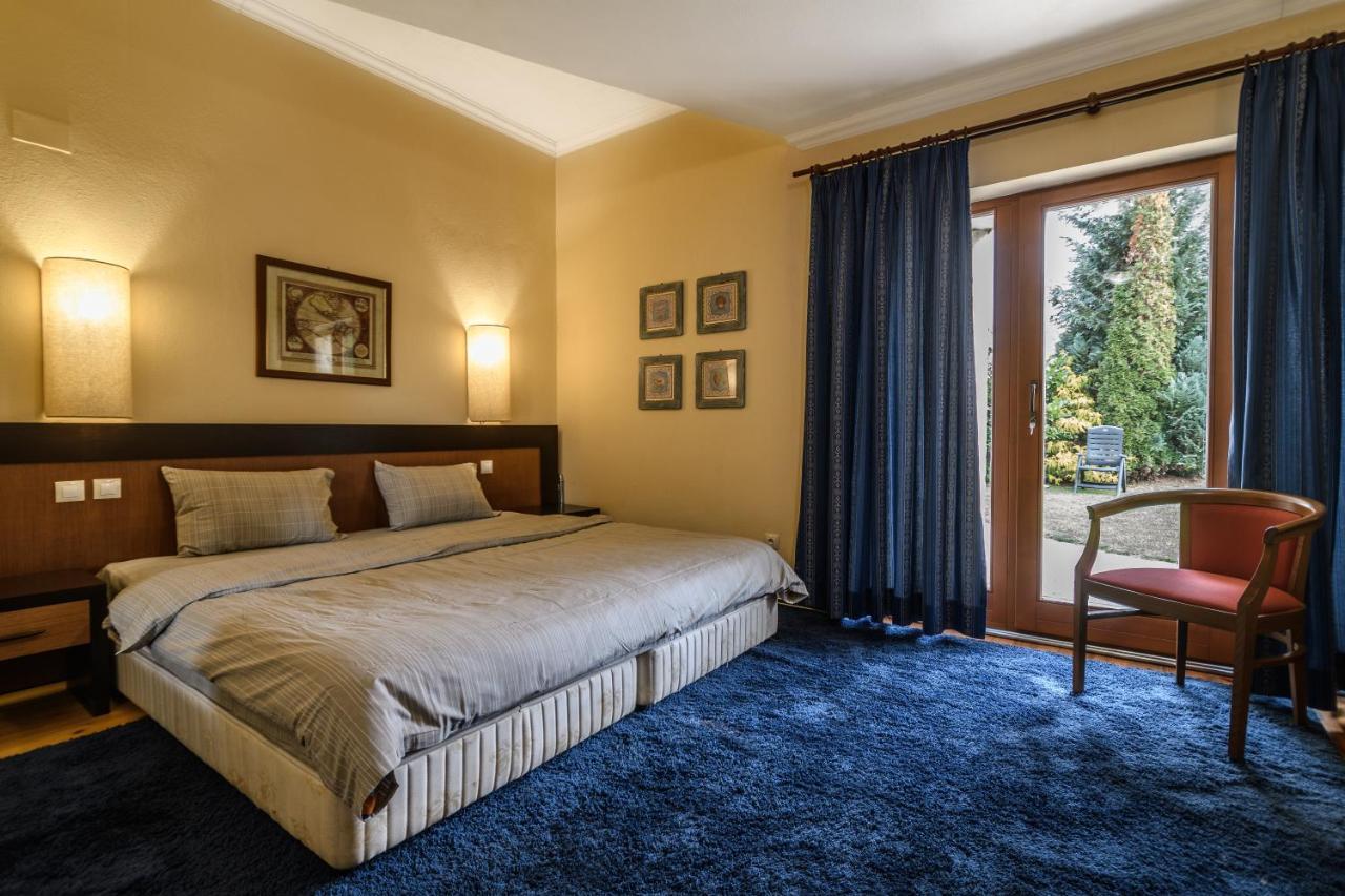 Villa Anna Luxury Lake Residence Shtarkelovo Gnezdo ภายนอก รูปภาพ