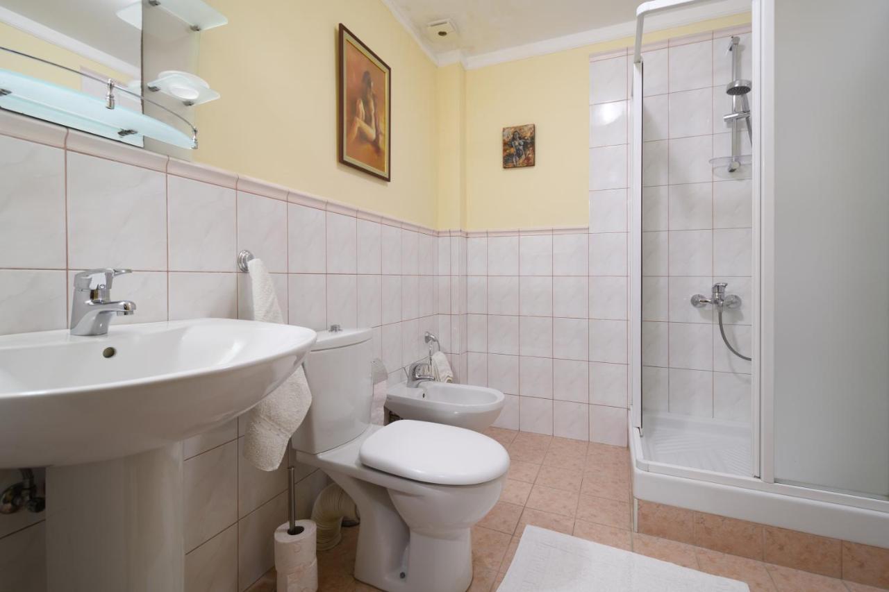 Villa Anna Luxury Lake Residence Shtarkelovo Gnezdo ภายนอก รูปภาพ