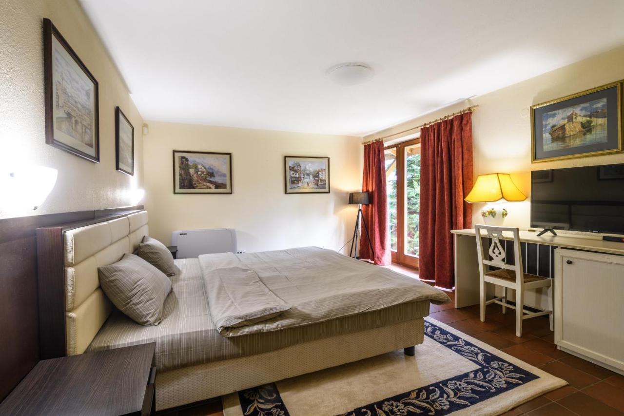Villa Anna Luxury Lake Residence Shtarkelovo Gnezdo ภายนอก รูปภาพ