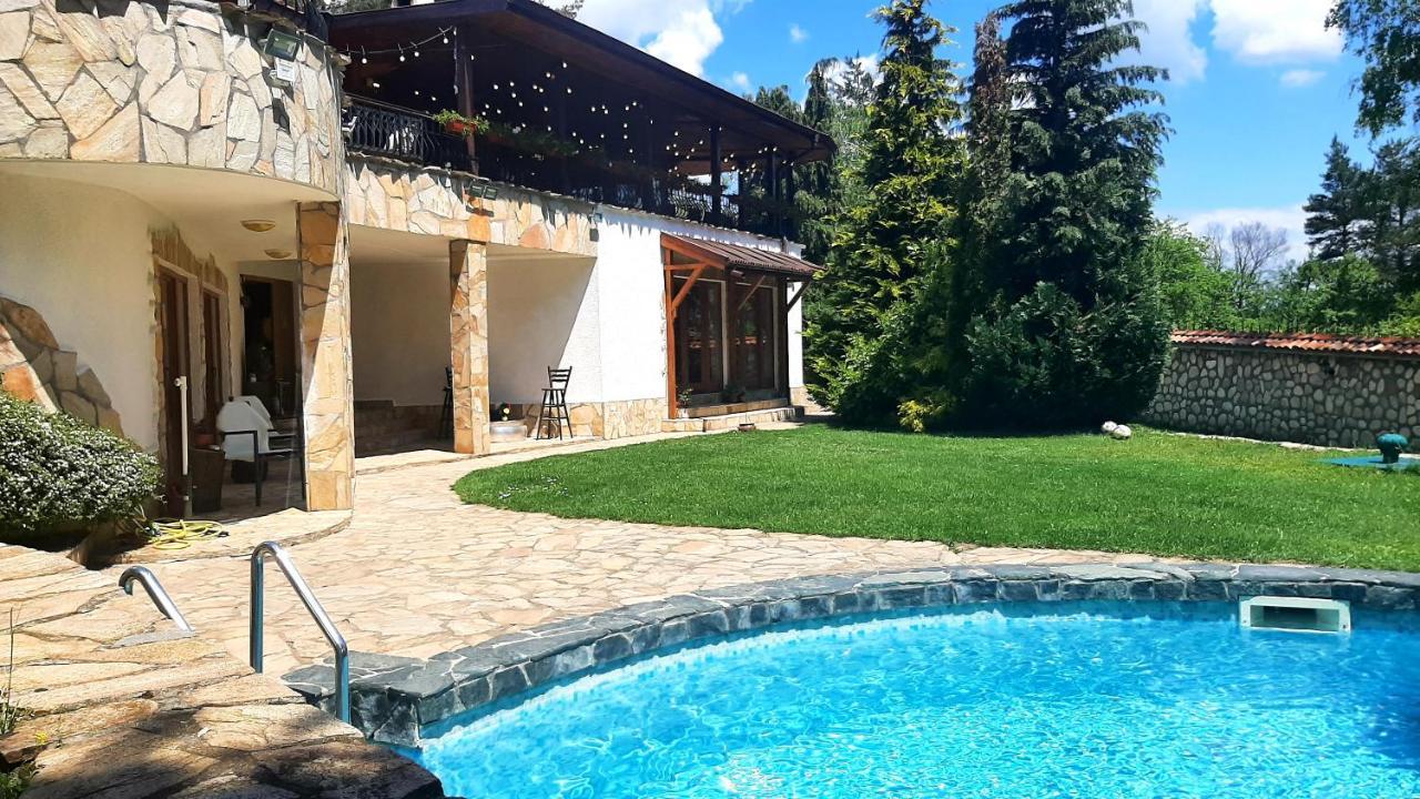 Villa Anna Luxury Lake Residence Shtarkelovo Gnezdo ภายนอก รูปภาพ